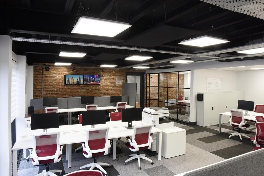 Newtown Rd, Henley On Thames to rent - Interior Photo - Image 2 of 6