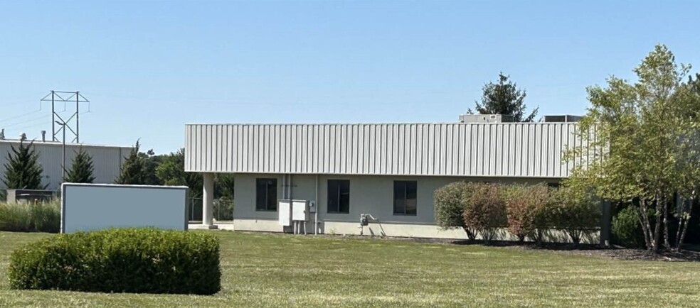 20710 Foster Ct, Bucyrus, KS for rent - Building Photo - Image 1 of 3