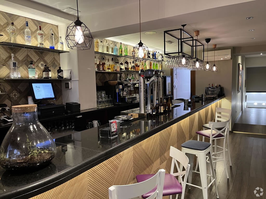 Retail in Madrid, Madrid to rent Interior Photo- Image 1 of 2