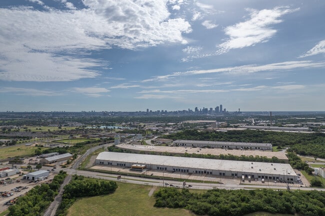 More details for 2424 N Westmoreland Rd, Dallas, TX - Industrial for Sale