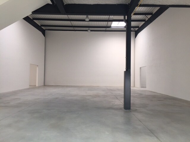 Light Industrial in Viry-Châtillon to rent - Building Photo - Image 3 of 12