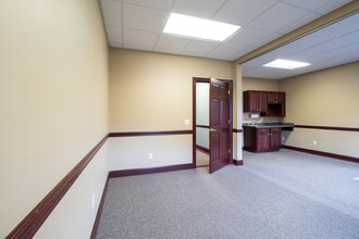 421-481 PENBROOKE Dr, Penfield, NY for rent Interior Photo- Image 1 of 22