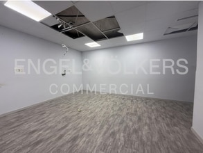 Retail in Madrid, Madrid to rent Interior Photo- Image 2 of 5