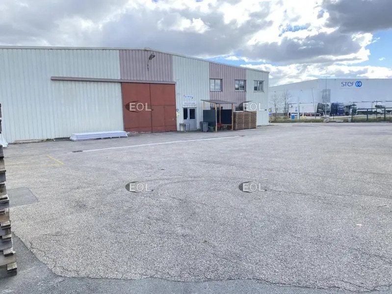 Industrial in Brignais to rent Building Photo- Image 1 of 13