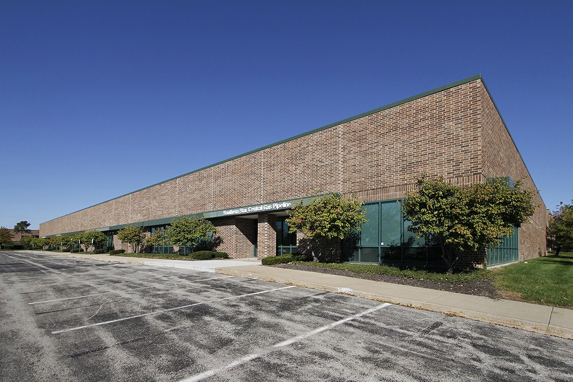 13400-13428 W 99th St, Lenexa, KS to rent Building Photo- Image 1 of 6