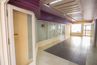 Retail in Cuenca, Cuenca to rent Building Photo- Image 1 of 2