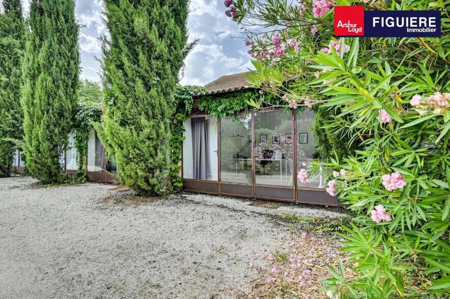 Office in Aix-en-Provence to rent - Building Photo - Image 2 of 2