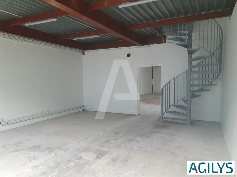 Light Industrial in Champigny-sur-Marne to rent Interior Photo- Image 1 of 7