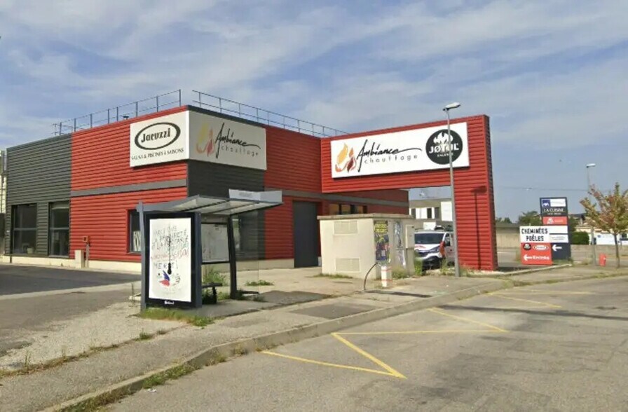 Office in Valence to rent - Building Photo - Image 2 of 3