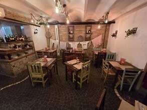 Retail in Barcelona, Barcelona to rent Interior Photo- Image 2 of 13