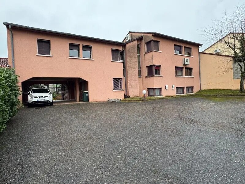 Office in Décines-Charpieu to rent Building Photo- Image 1 of 15