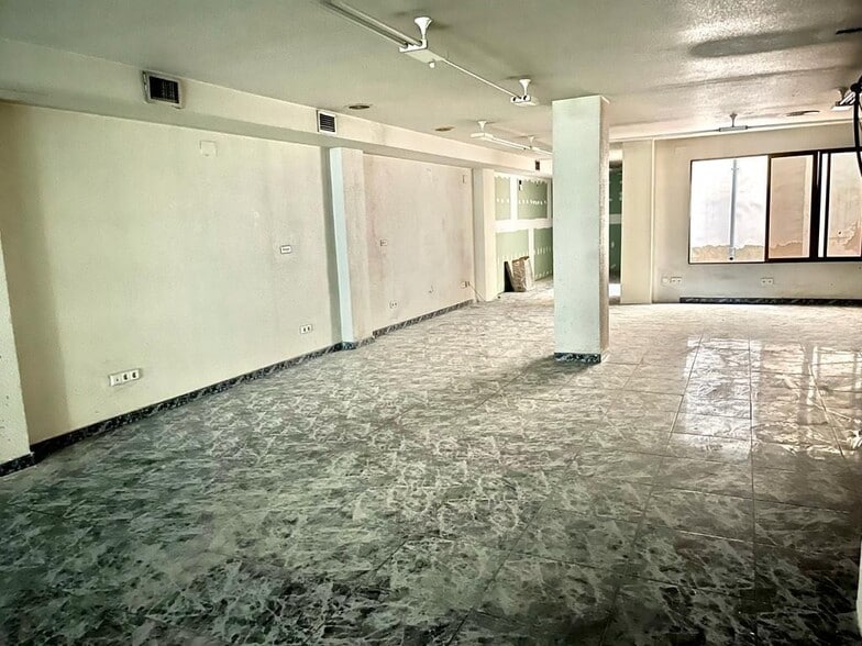 Carrer Cristóbal Sanz, 41, Elche, Alicante to rent - Interior Photo - Image 2 of 12