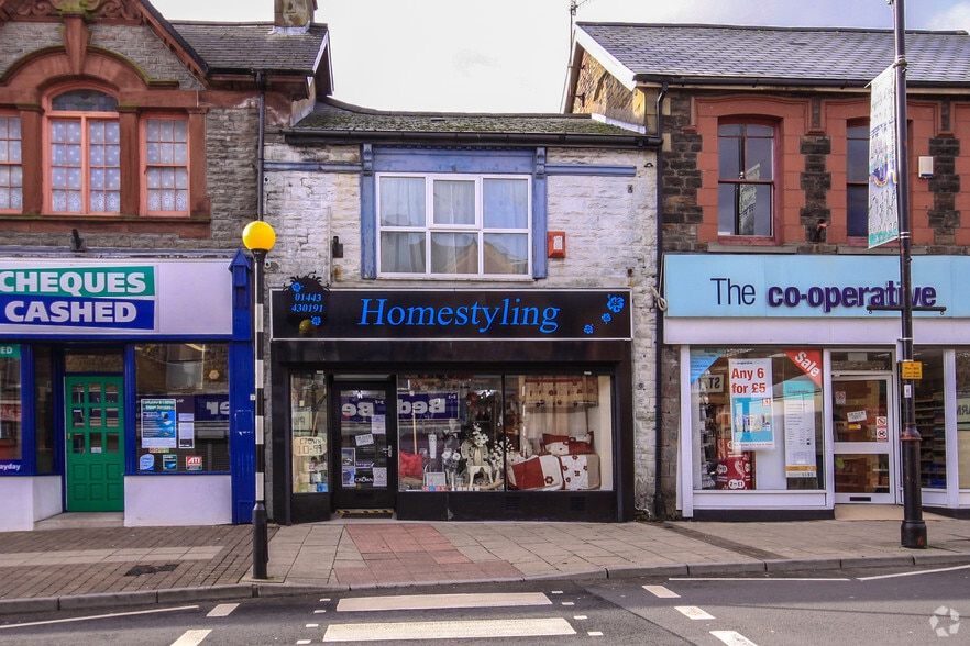 30 Dewinton St, Tonypandy to rent - Building Photo - Image 1 of 6