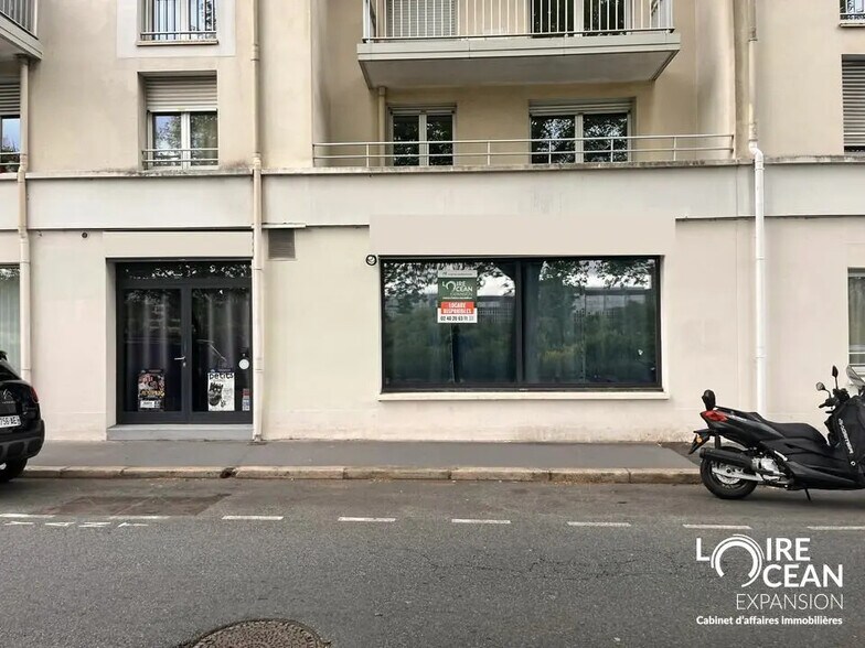 Retail in Nantes to rent - Building Photo - Image 1 of 2