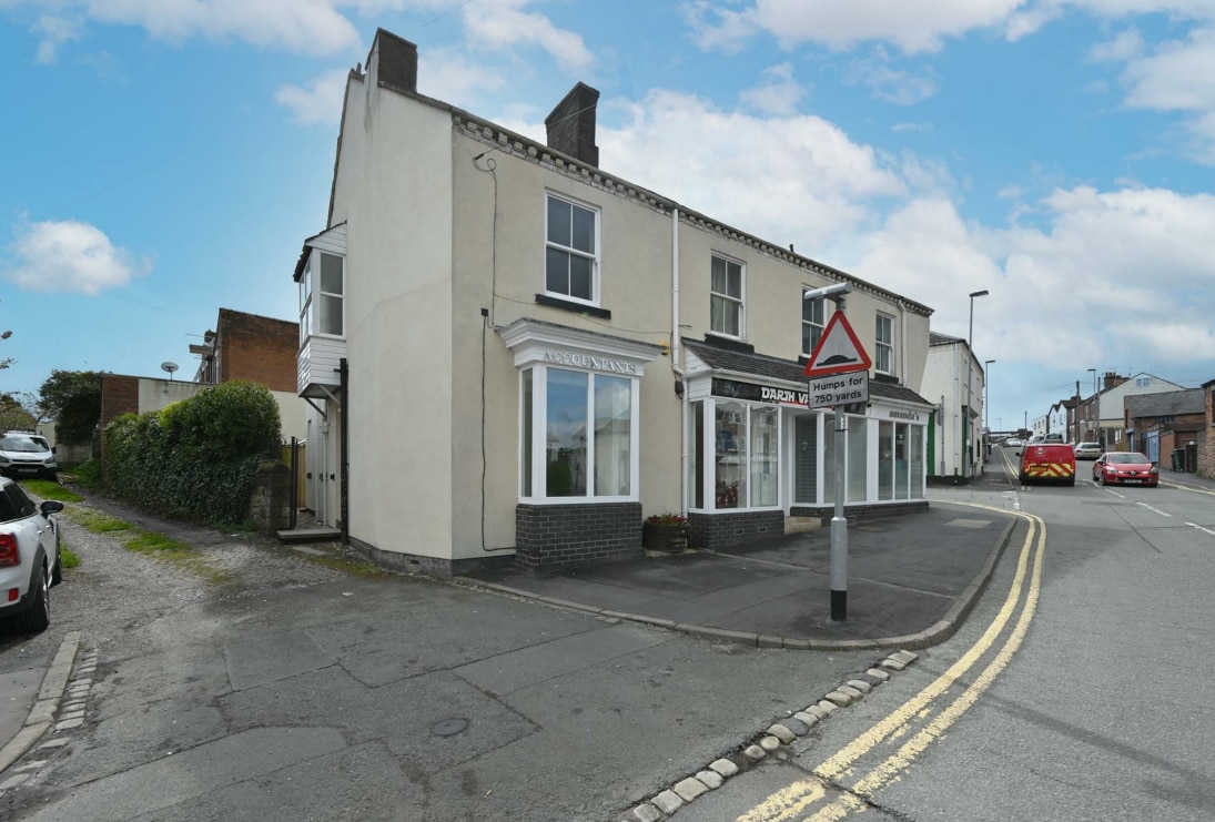 2-4 Congleton Rd, Biddulph to rent Primary Photo- Image 1 of 2