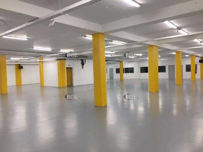 Light Industrial in Créteil to rent - Interior Photo - Image 2 of 5