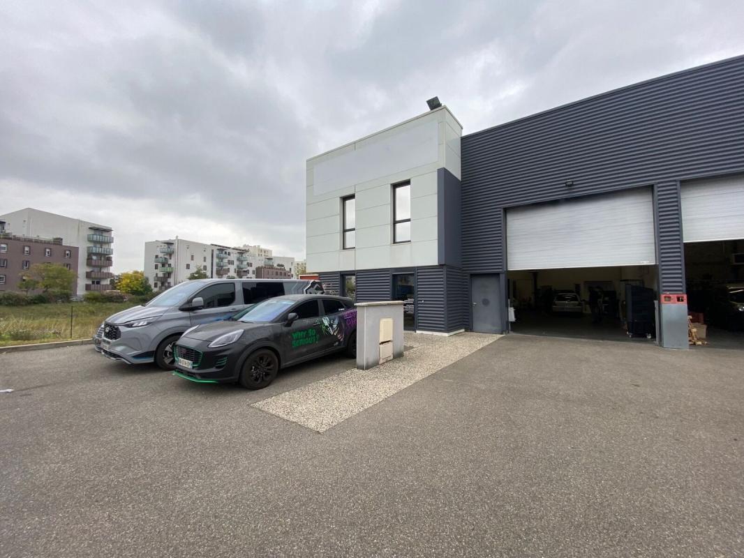 Light Industrial in Saint-Fons for sale Building Photo- Image 1 of 7