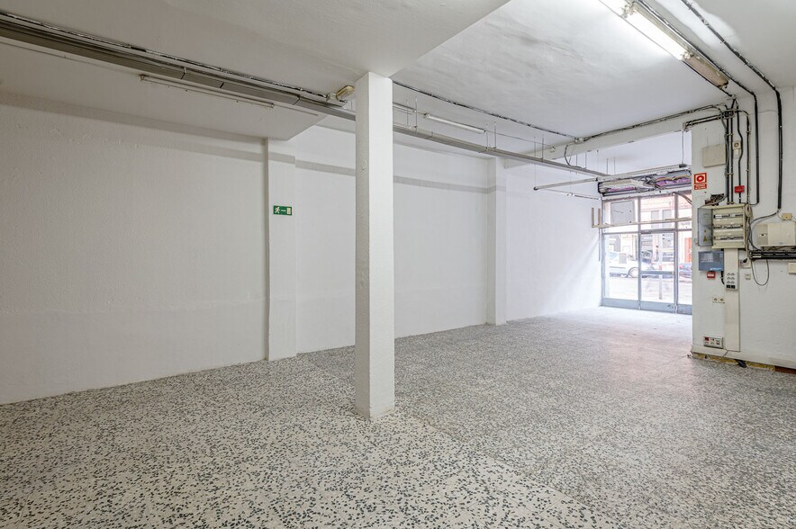 Retail in Madrid, Madrid to rent - Building Photo - Image 3 of 11