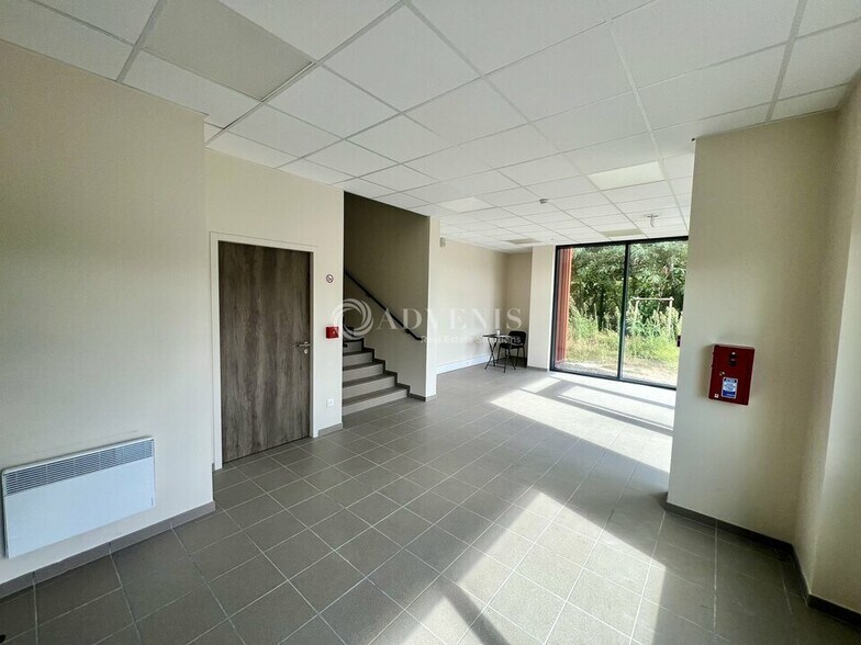 12 Rue De L'Equerre, SAINT-OUEN-L'AUMONE to rent - Interior Photo - Image 3 of 10