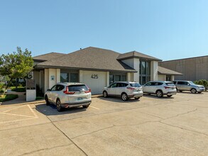 429 W Wilshire Blvd, Oklahoma City, OK for rent Building Photo- Image 1 of 22