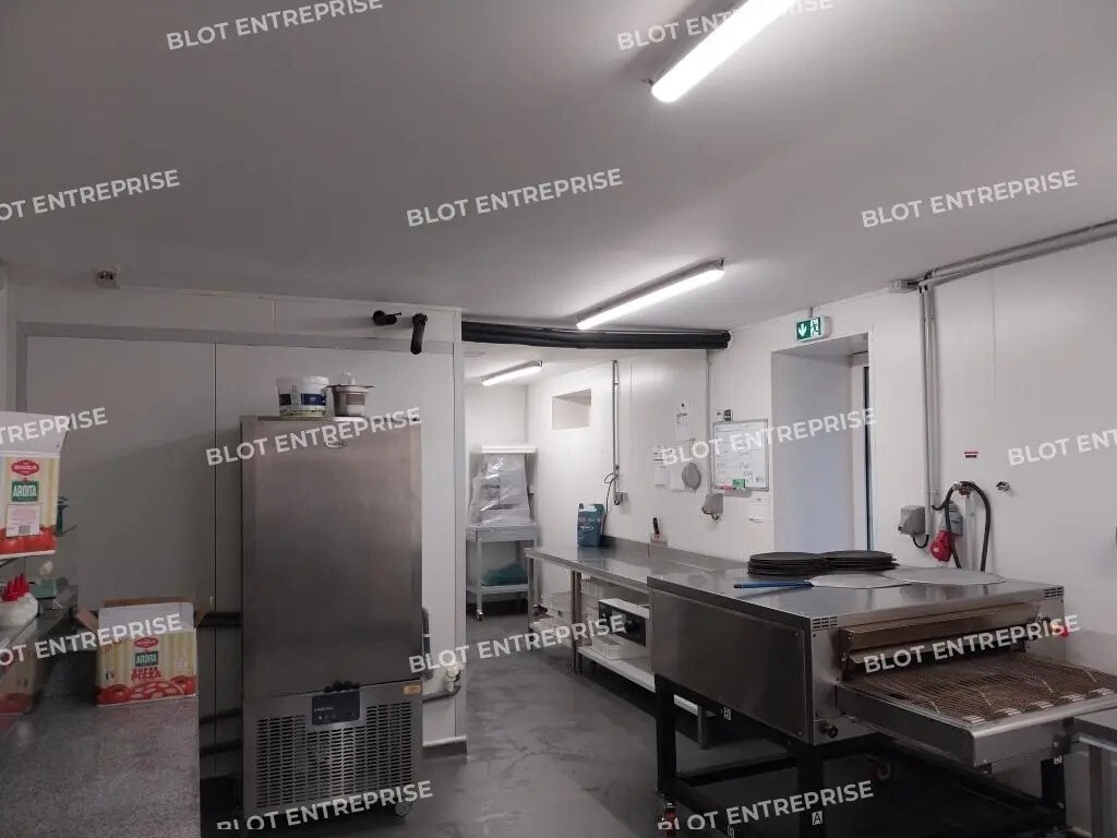 Location Bureaux 100 m² - Photo 1
