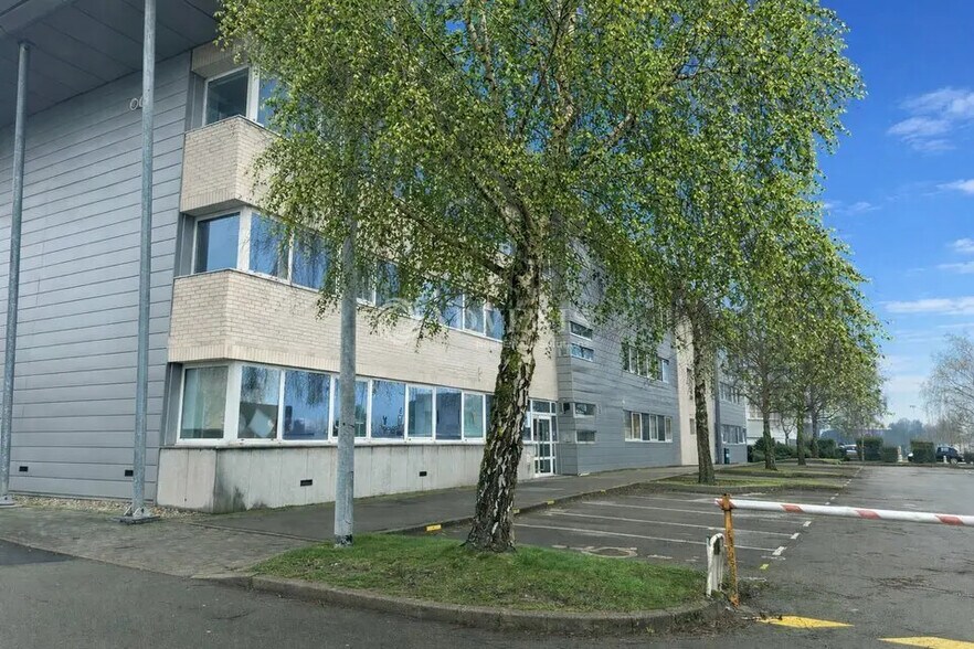 Office in Loos to rent - Building Photo - Image 1 of 8