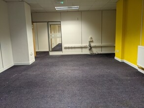 3 Grove Pl, Swansea to rent Interior Photo- Image 2 of 8