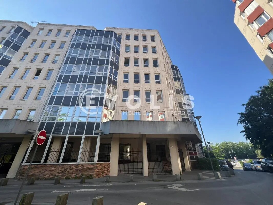 Office in Noisy-le-Grand to rent Building Photo- Image 1 of 13