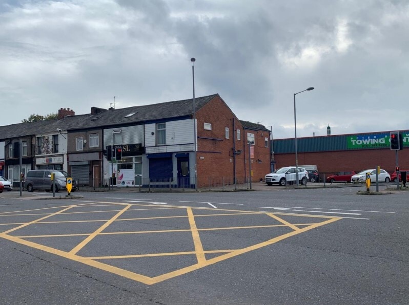 84 Rochdale Rd, Bury to rent Building Photo- Image 1 of 2