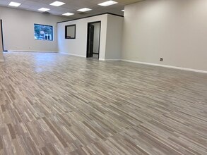 517 N Lake Ave, Twin Lakes, WI to rent Interior Photo- Image 1 of 10