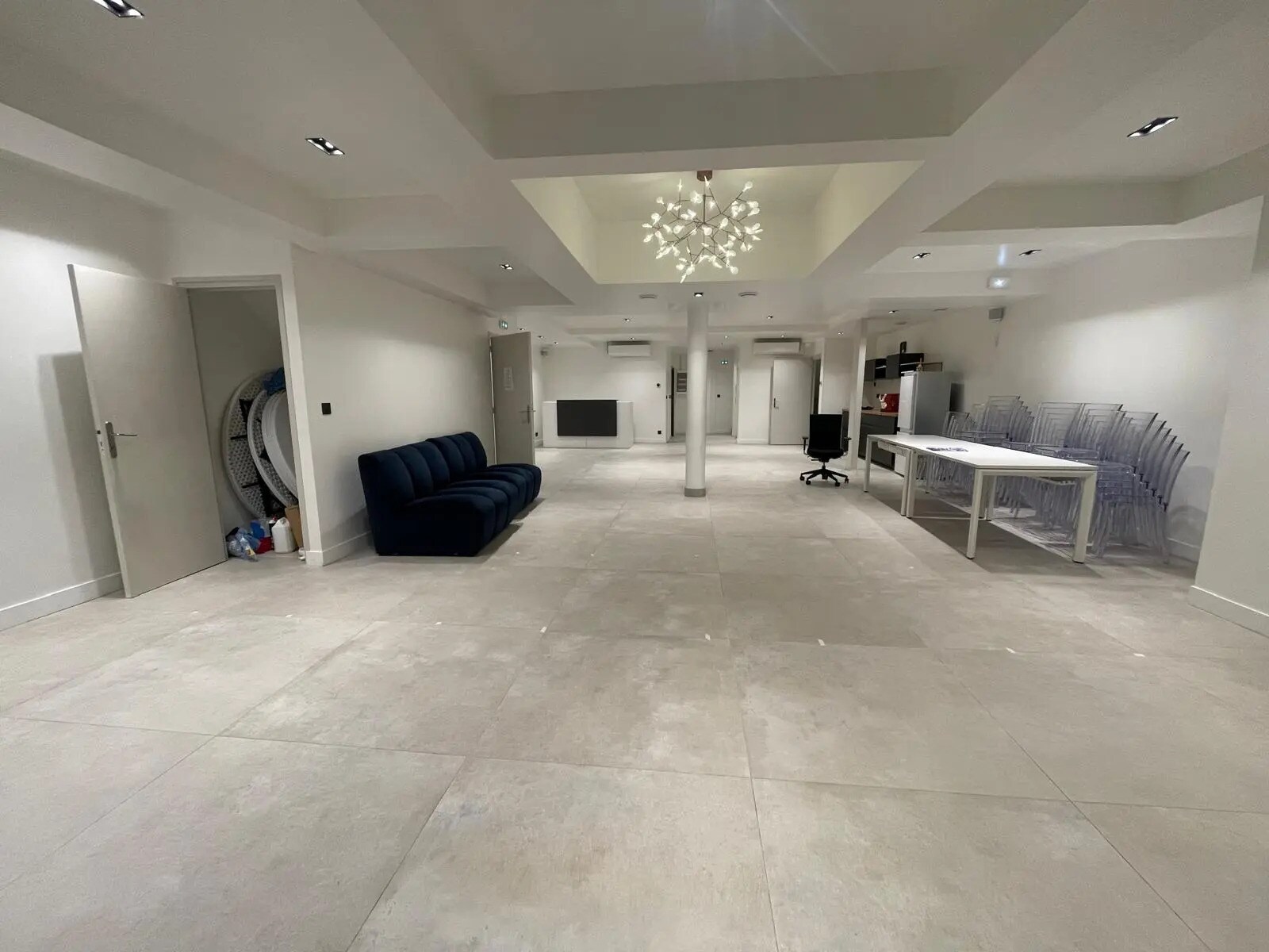 Retail in Paris to rent Interior Photo- Image 1 of 5