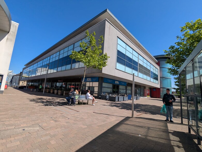 Park St, Llanelli to rent - Building Photo - Image 3 of 9