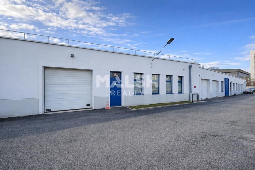Light Industrial in Villeurbanne to rent - Building Photo - Image 1 of 5