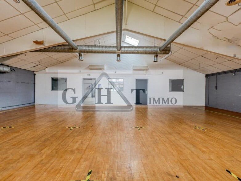 Retail in Taverny for sale - Interior Photo - Image 2 of 6