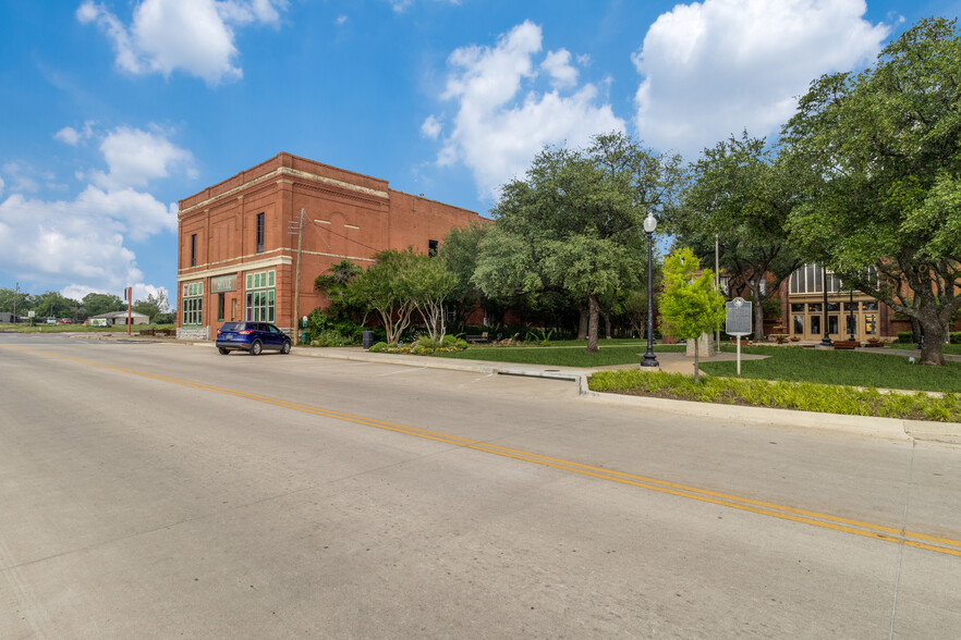 114 N Houston Ave, Denison, TX for sale - Building Photo - Image 3 of 15