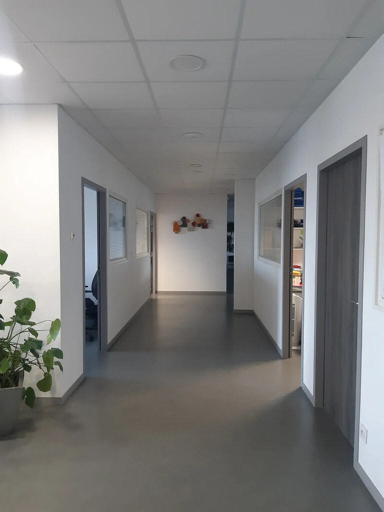 Location Bureaux 796 m² - Photo 1