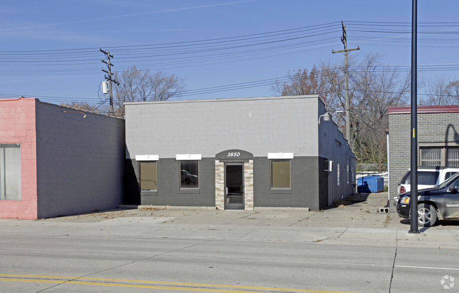 3650 11 Mile Rd, Berkley, MI for rent - Primary Photo - Image 1 of 8