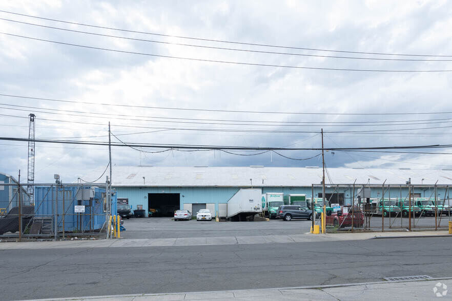 700 Columbia St, Brooklyn, NY for rent - Building Photo - Image 3 of 11