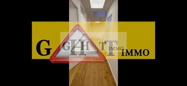 Office in Plaisir to rent Interior Photo- Image 1 of 8
