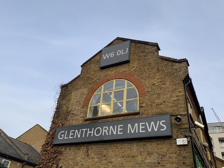 7 Glenthorne Mews, London to rent - Building Photo - Image 3 of 5