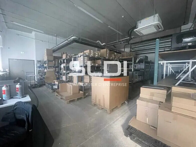 Light Industrial in CHAMPAGNE-AU-MONT-D'OR to rent - Interior Photo - Image 2 of 6