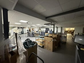 Light Industrial in Neuilly-Plaisance for sale Interior Photo- Image 2 of 11