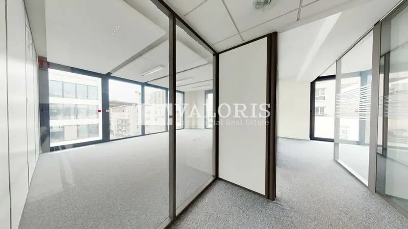 8 Rue Maurice Moissonnier, Vaulx-en-Velin to rent - Interior Photo - Image 3 of 8