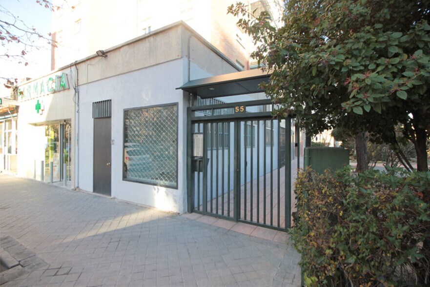 Retail in Madrid, Madrid to rent - Building Photo - Image 2 of 7