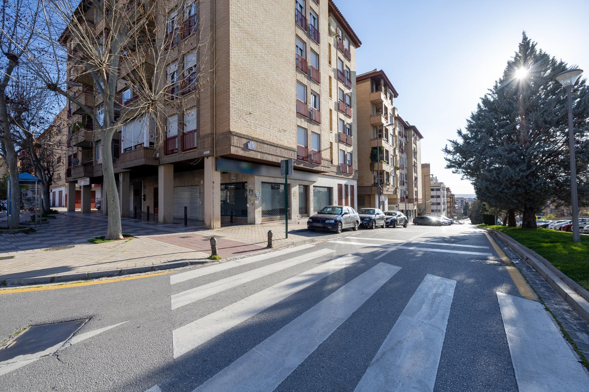 Retail in Granada for sale Building Photo- Image 1 of 38