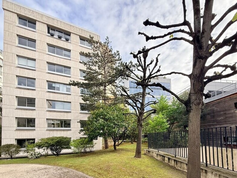 26 Rue Jacques Dulud, Neuilly-sur-Seine to rent - Building Photo - Image 1 of 7