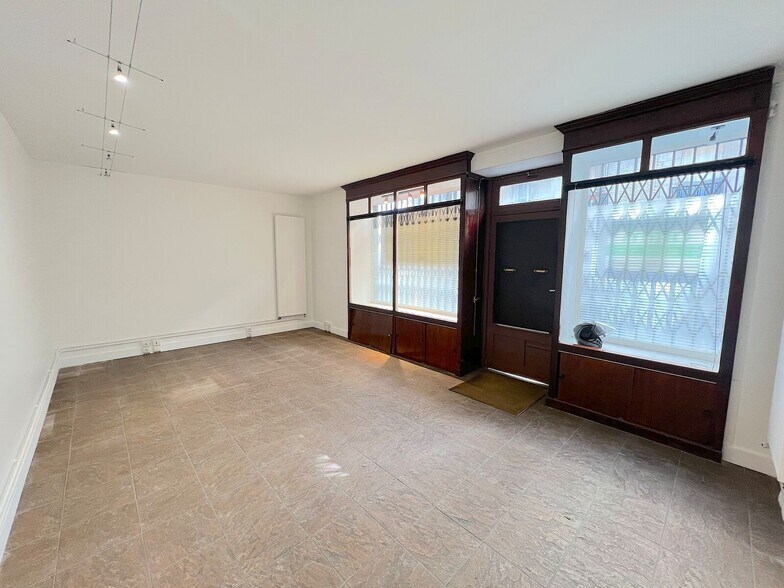 Build-to-Rent in Paris for sale - Building Photo - Image 2 of 19