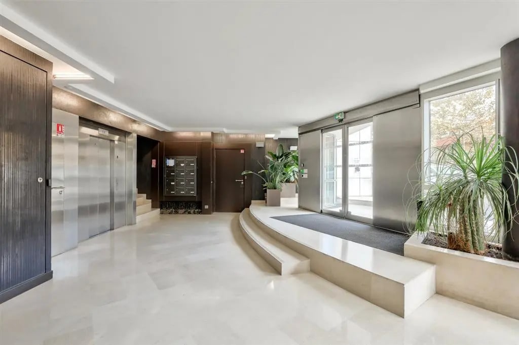 Office in Asnières-sur-Seine for sale Building Photo- Image 1 of 10