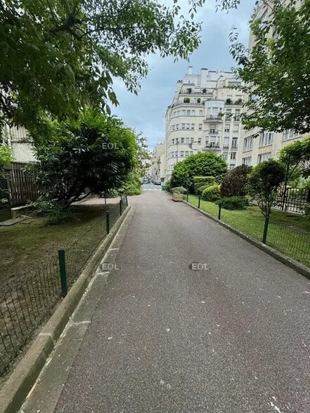 Build-to-Rent in Paris for sale - Building Photo - Image 2 of 6