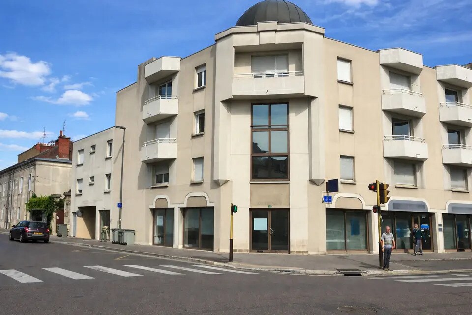 Retail in Dijon to rent Building Photo- Image 1 of 5
